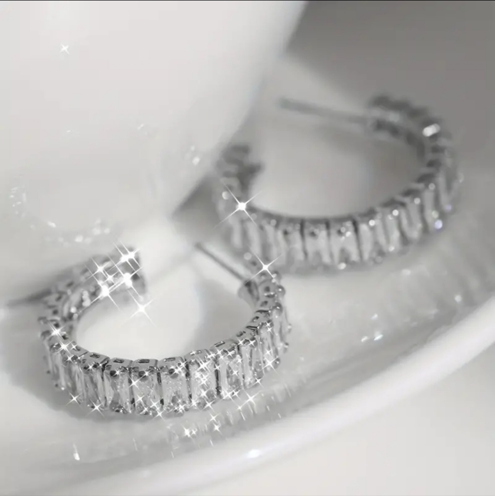 Sliver diamond hoop earrings - Picture 3 of 6